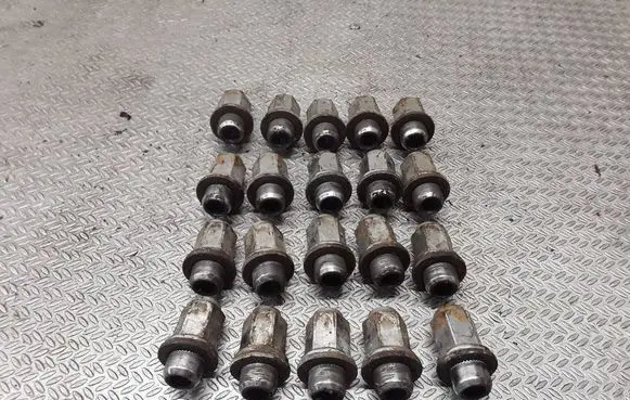 Toyota Avensis T250 Nuts/bolts