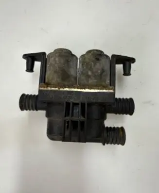 BMW 5 E39 Coolant heater control valve 8374995 1147412