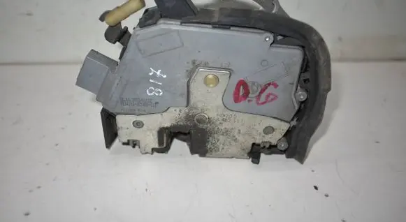 BMW X5 E53 Rear door lock 8402602