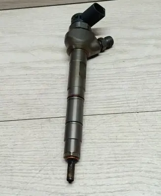 Volkswagen Golf VII Fuel injector 0445110475