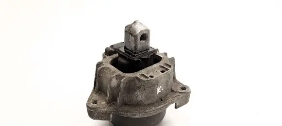 BMW 5 GT F07 Engine mount bracket 6777371