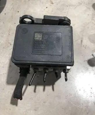 Volkswagen PASSAT B8 ABS Pump 3Q0907379R 3Q0614517R