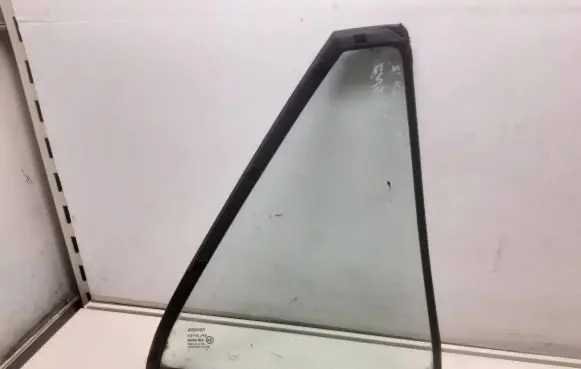 Toyota Avensis T250 Rear vent window glass 6818905050