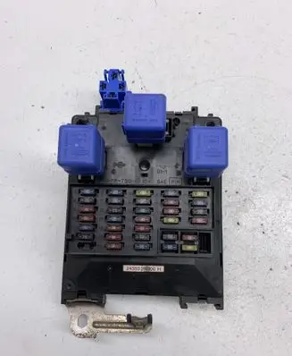 Nissan Almera Fuse module 243502N300H