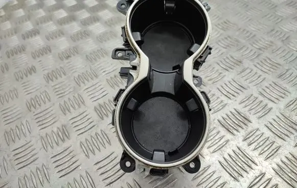 Cup holder front