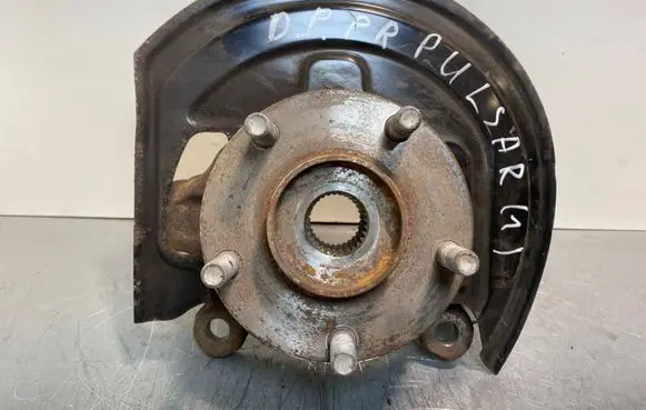 Nissan Pulsar Front wheel hub