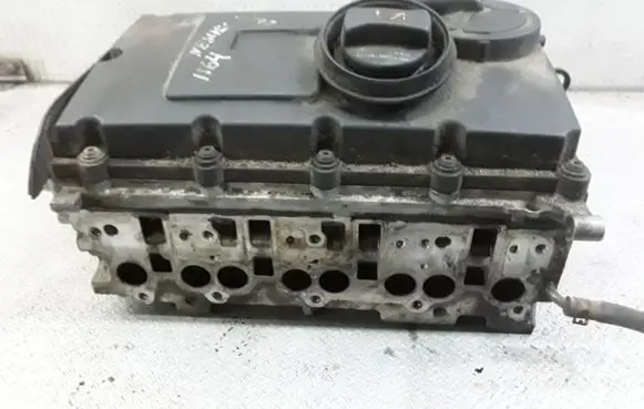 Volkswagen Golf V Engine head 03G103373
