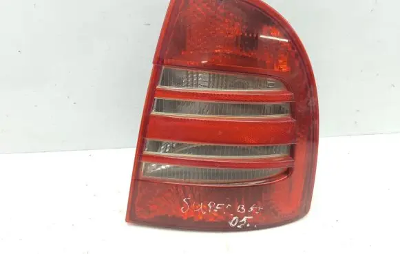Skoda Superb B5 (3U) Rear/tail lights 3U5945112 3U5945096