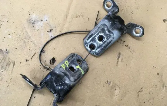 Nissan Juke I F15 Front door hinge set