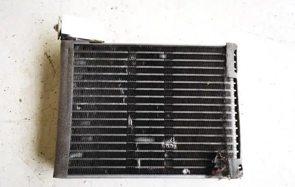 A/C cooling radiator (condenser)