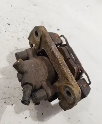 BMW X3 E83 Front brake caliper 57725