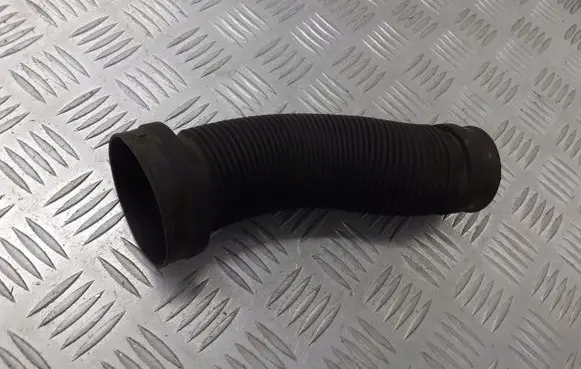 Opel Astra H Air intake hose/pipe 13105267
