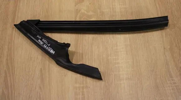 Renault Megane II Rubber seal loading door 