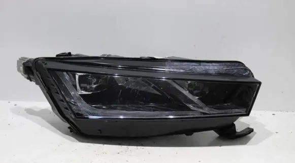 Skoda Octavia Mk4 Headlight/headlamp 5E4941016A LE18A6419 0301118234AB
