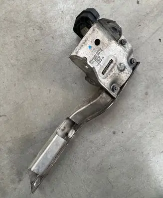 BMW 7 F01 F02 F03 F04 Radiator mount bracket 7186513 7211161 7207151