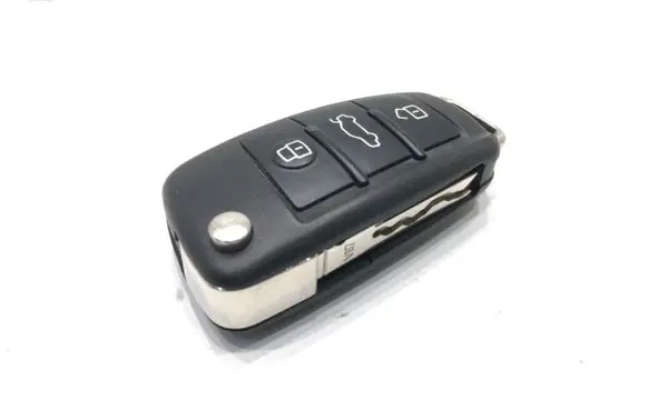 Audi Q3 F3 Ignition key/card 81A837220AD