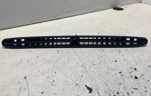 Volkswagen PASSAT B5 Dash center air vent grill 3B1819635