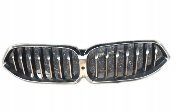 BMW 8 G16 Front bumper upper radiator grill 7449425