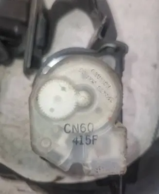 Mitsubishi Pajero Third row seat belt Tk520en182