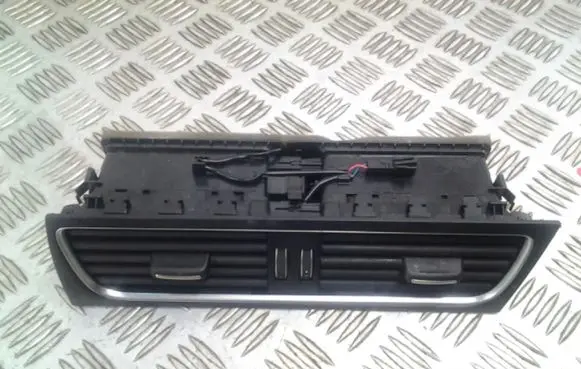 Audi S5 Facelift Dash center air vent grill 8T2820951E