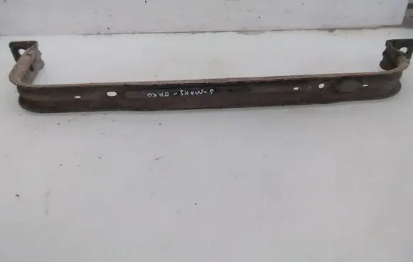 Fuel tank mounting bracket