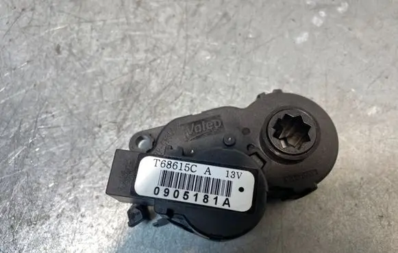 Subaru XV II Air flap motor/actuator T68615C