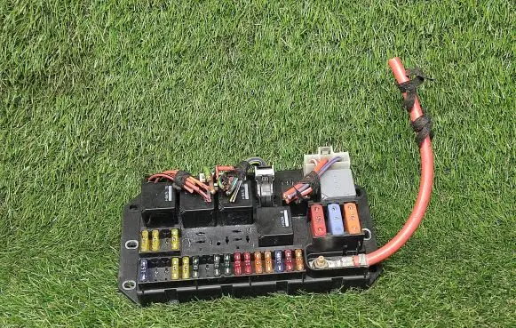 Land Rover Range Rover L322 Fuse module YQE500370 518879002