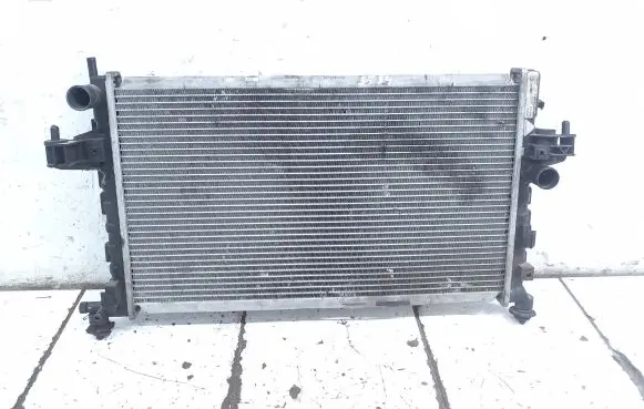 Opel Tigra B Coolant radiator 99000053 8MK376715
