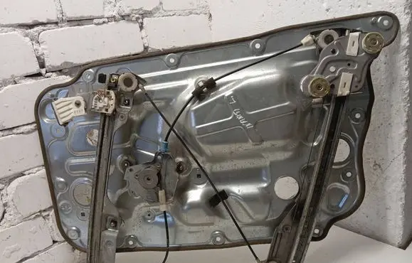 Infiniti G35 Front door electric window regulator 