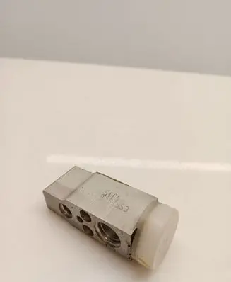 Citroen C-Crosser Air conditioning (A/C) expansion valve NOCODE