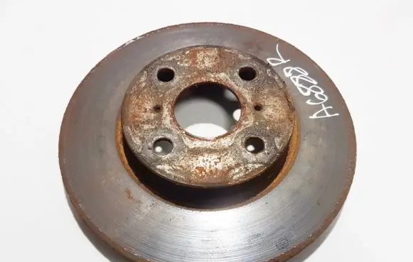 Toyota Yaris Front brake disc ventiliuojamas