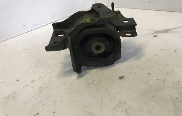 Toyota Corolla Verso E121 Engine mount bracket