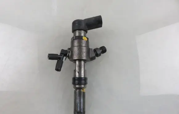 Fuel injector
