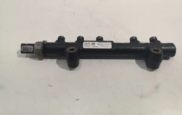 Ford Focus Fuel distributor 28497Z01