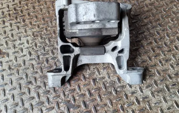 Mazda CX-5 Engine mount bracket KD45K1442