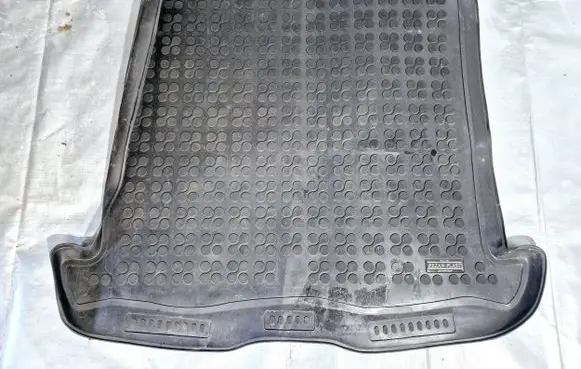 Trunk/boot mat liner