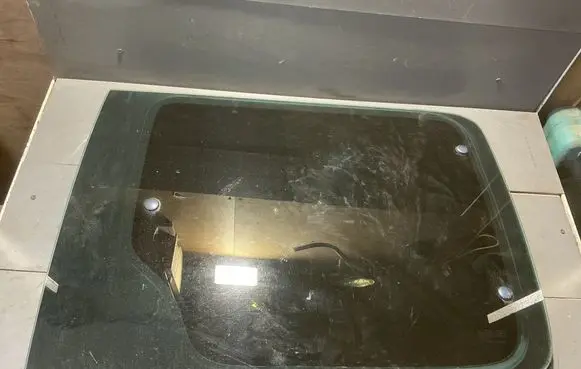 Citroen Berlingo Front door window glass four-door 43R000016 DOT211M75AS2