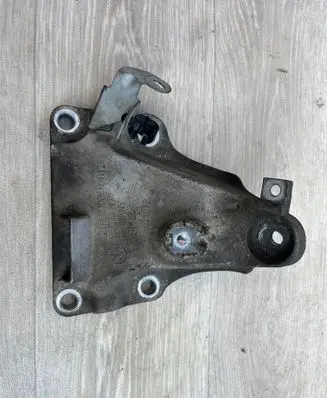 BMW X1 E84 Engine mounting bracket 6770049 22116770049