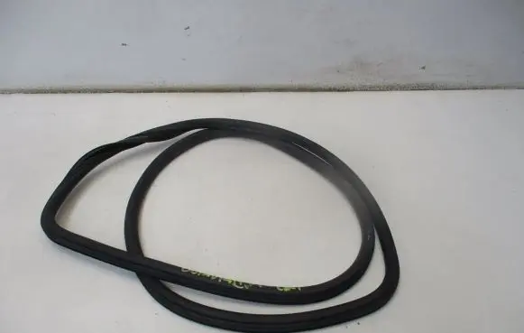 Skoda Octavia Mk2 (1Z) Rubber seal rear door 