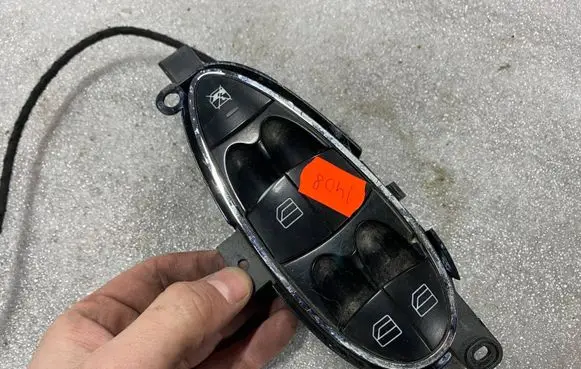 Mercedes-Benz E W211 Electric window control switch 501C034331000