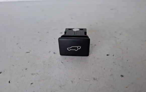 Lexus RX 450H Tailgate opening switch RH0590H69
