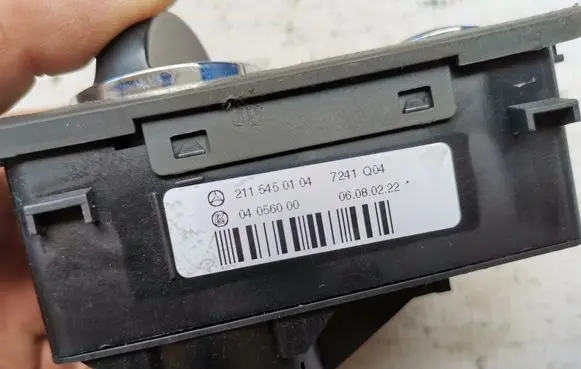 Mercedes-Benz E W211 Light switch A2115450104 2115450104