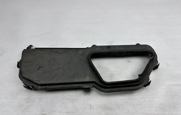 Audi Q7 4M Air filter box cover 4M1815389