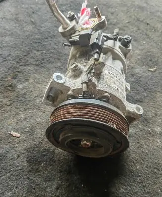 Volvo V40 Air conditioning (A/C) compressor (pump) 31348965