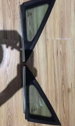 Ford Grand C-MAX Front triangle window/glass 