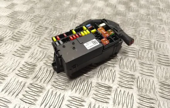 Opel Astra K Fuse module 15533697