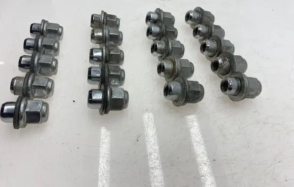 Toyota Prius+ (ZVW40) Nuts/bolts 