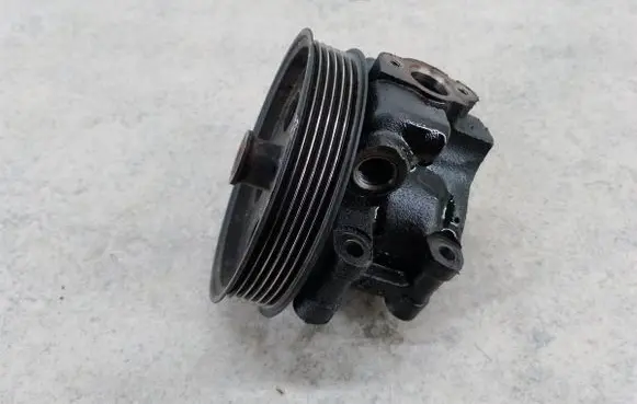 Ford Mondeo Mk III Power steering pump 