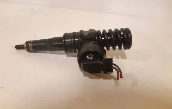 Seat Alhambra (Mk1) Fuel injector 038130073BA