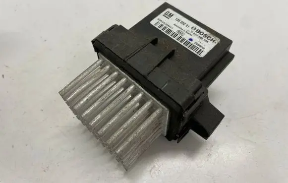 Opel Astra J Heater blower fan relay 13503201